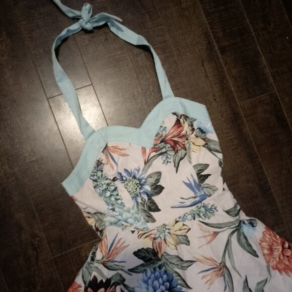Pinup halter dress - Picture 2 of 2